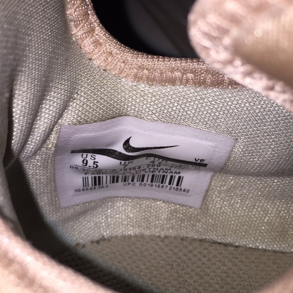 nike running shoes - Picture 2 of 5